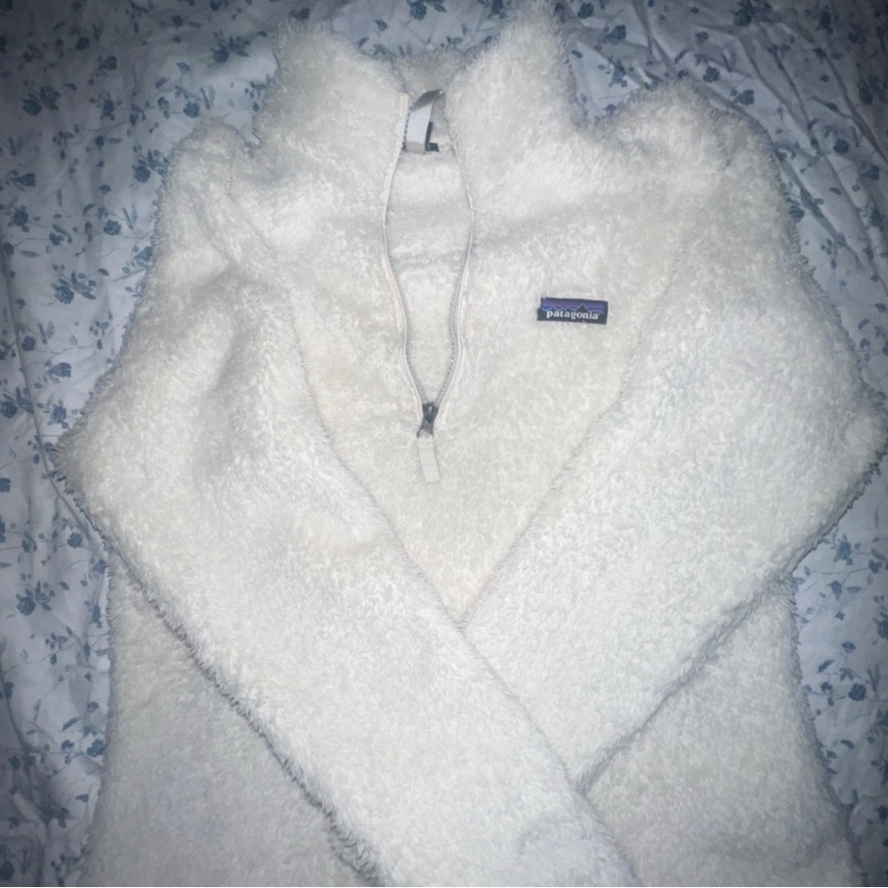 Patagonia White and Blue Teddy Jacket Fuzzy Texture Relaxed Fit